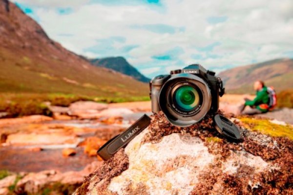 Panasonic lansează prima cameră foto premium de tip bridge